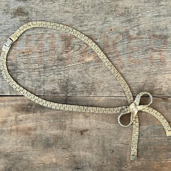 Vintage 1950s Metal Bow Necklace, Costume Jewelry Rhinestones - Picture 3 of 7